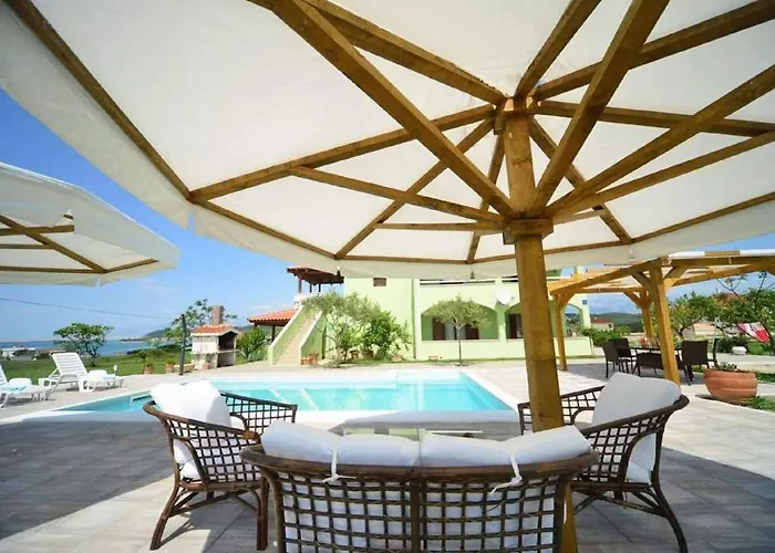 Adorable With Swimming Pool And Terrace *