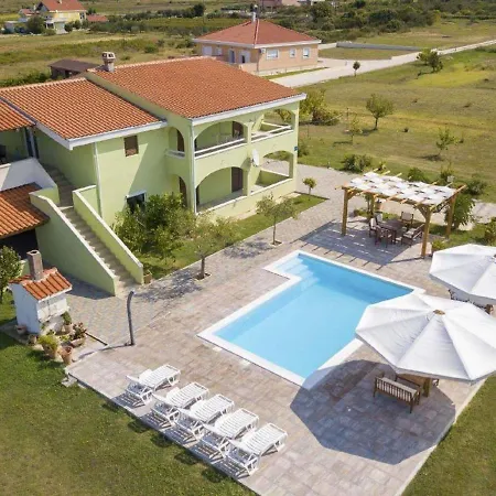 Adorable With Swimming Pool And Terrace Апартаменты *