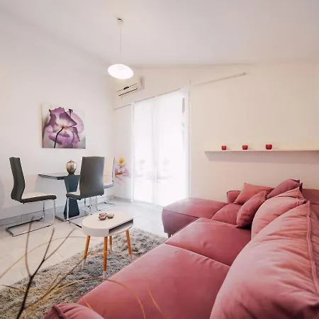 Adorable With Swimming Pool And Terrace * Любач